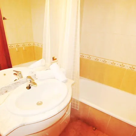 Homeholidaysrentals Light *